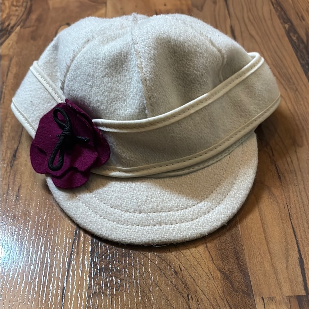Stormy Kromer Youth L Cream Hat with Burgundy Flower Accent